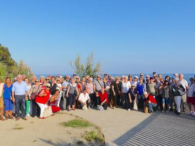 La gente mayor de Salou descubre el patrimonio natural y paisajístico del municipio, a través de la Ruta de los Miradores