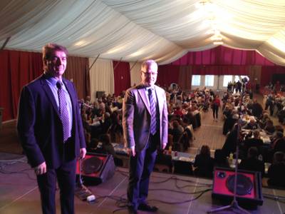La gente mayor de Salou recibe el tradicional homenaje durante las fiestas