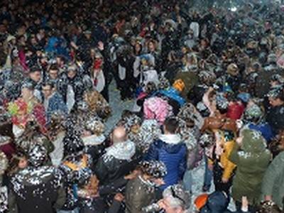La gran fiesta del confeti de Salou vuelve a superar todas las expectativas