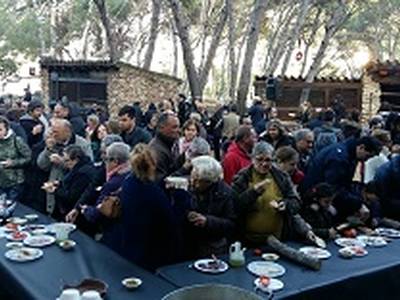 La Masía Catalana reúne a cientos de personas en el tradicional caldo de Navidad