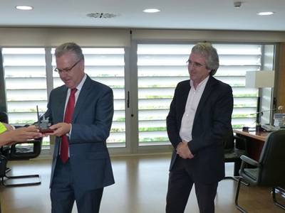 La medalla de bronce en los mundiales de Policía de BTT, Raquel López, recibe un reconocimiento por parte del Ayuntamiento