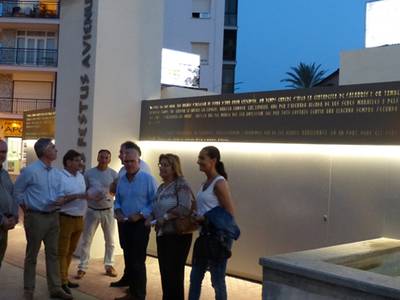 La nueva iluminación y remodelación de la plaza de la Provincia ya luce con todo su esplendor