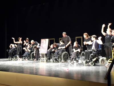 La obra El Artista, de la compañía teatral del centro de parálisis cerebral la Muntanyeta, llena el TAS