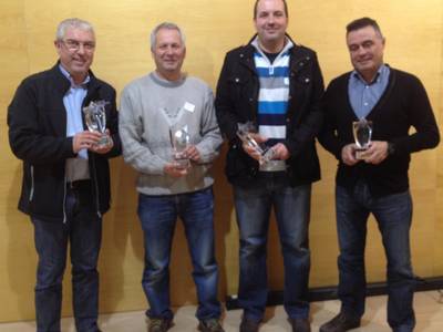 La pareja Óscar Isern y Dani Isern gana el campeonato de butifarra local de Fiesta Mayor