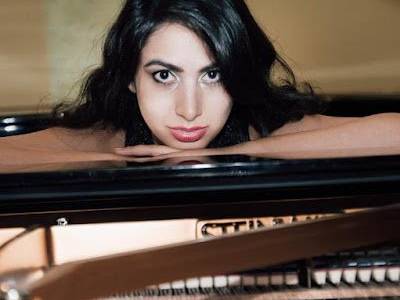 La pianista ucraniana Oksana Pavlova actúa mañana sábado en los jardines del Patronato de Turismo, en el marco del V Festival Internacional de Música Costa Daurada-Salou