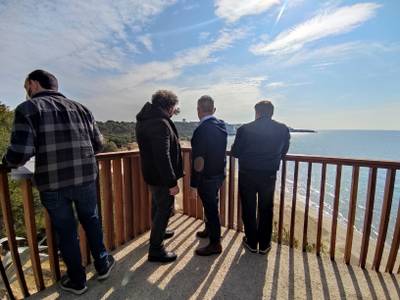 La playa Llarga de Salou ya dispone de un nuevo mirador, a unos 30 metros sobre el mar