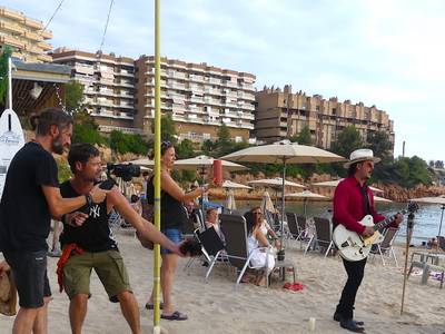 La playa Llarga y la playa Capellans de Salou, escenarios de grabación de un vídeo musical sobre el verano