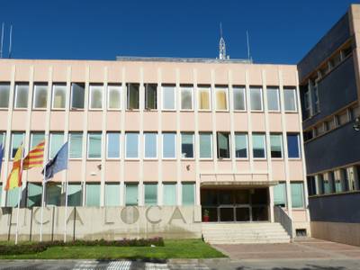 La Policía Local de Salou incorporará 16 plazas de agente interino para reforzar el servicio durante este próximo verano