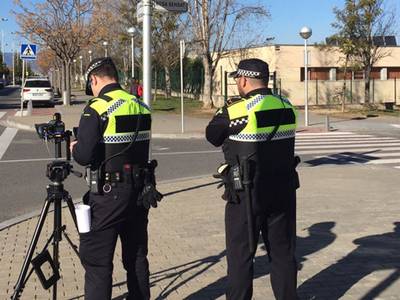 La Policía Local de Salou pone en marcha una campaña de seguridad pasiva y otra de control de velocidad en diferentes puntos del municipio