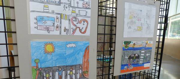 La Policía Local inaugura una exposición con los dibujos finalistas del concurso de educación vial en las escuelas