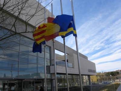Las banderas de Salou a media asta por la muerte de Adolfo Suárez