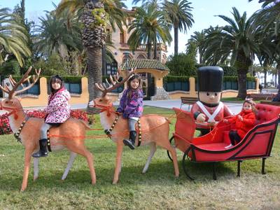 Las figuras navideñas que adornan las calles de Salou, la gran novedad de este año que triunfa entre los más pequeños y las familias
