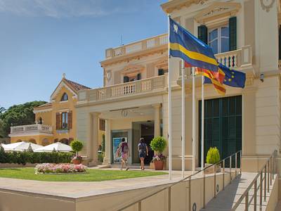 Las oficinas de Turismo de Salou, distinguidas con la certificación de Calidad