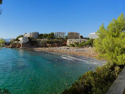 Las playas de Llevant y Capellans de Salou revalidan las banderas azules, como símbolo de reconocimiento medioambiental