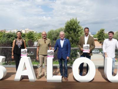 Los comerciantes de Salou impulsan la campaña  ‘Viatge en el temps. Coneix la història de Salou’, a través de un álbum de cromos coleccionables