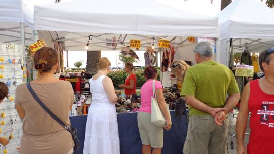 Los comercios de Salou aprovechan el fin del verano para promocionarse con una feria Low Cost