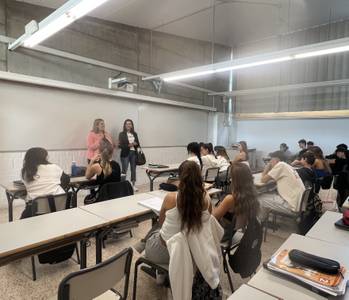 Los estudiantes de Salou reciben talleres de asesoramiento municipal para encontrar trabajo