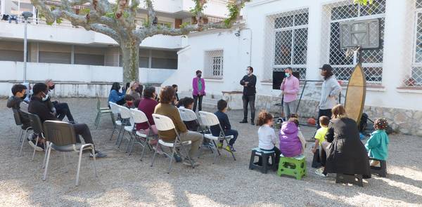 Los niños y niñas del servicio 'Dofí Màgic' participan en dos sesiones educativas medioambientales, a cargo de Good Karma Projects