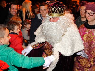 Los Reyes de Oriente y su comitiva llegan hoy a Salou cargados de regalos