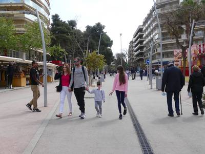 Los turistas valoran Salou para disfrutar de las playas, los paseos y la gastronomía