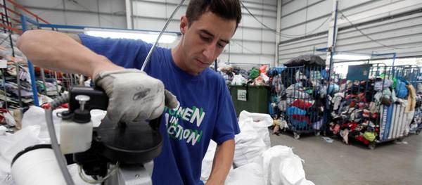 Los vecinos de Salou reciclaron un 2% más de ropa durante 2014