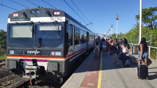 Mañana sábado se restablece la circulación de trenes entre Salou-PortAventura y Barcelona