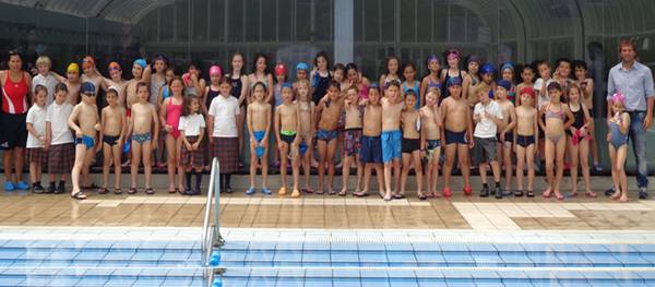 Más de 230 niños reciben los diplomas del programa de natación para las escuelas