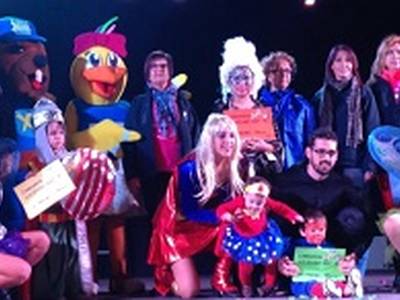 Más de medio millar de salouenses celebran el carnaval Xic's en la carpa