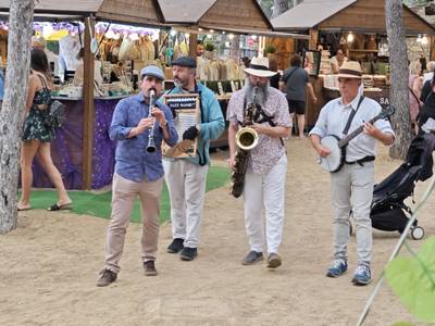 El Mercado de Noche de la Masia Catalana, donde encontrar ritmo y artesanía en verano