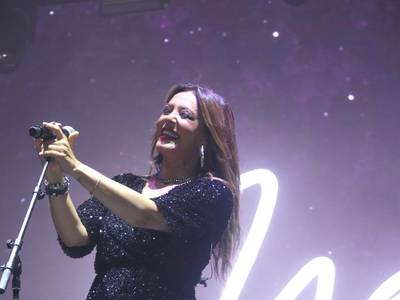 Merche conquista las Nits Daurades con una actuación llena de vitalidad, emoción y buena música