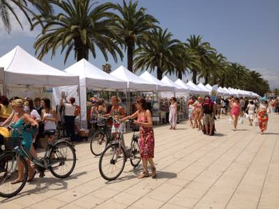 Oportunidades y descuentos en la Feria Fora Stocks este fin de semana en el paseo Jaume I