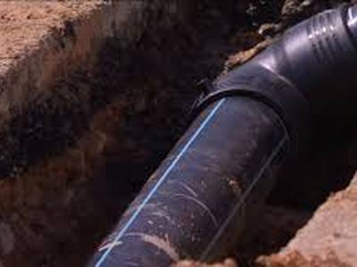 Renovación de la tubería de agua en la calle Ramon Berenguer IV de Salou