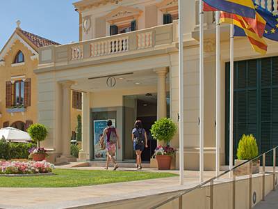 Salou abre hoy la oficina Tax Free para devolver el IVA a los visitantes extracomunitarios