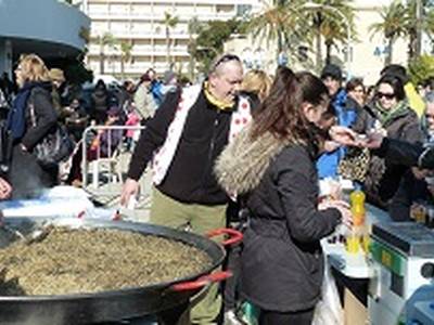 Salou afronta la recta final de la fiesta mayor con una concurrida fideuá popular