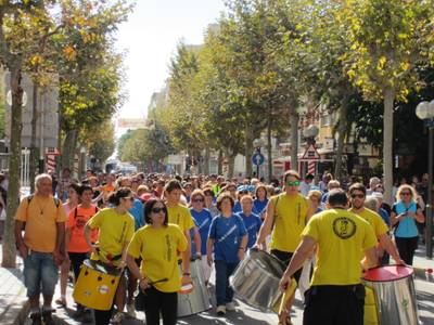 Salou celebra la fiesta del 30 de octubre de forma deportiva con medio millar de personas a pie y en bicicleta