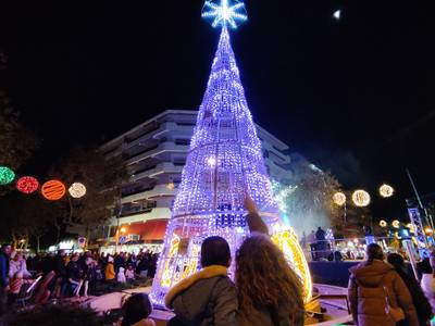 Salou celebra la llegada de la Navidad, con un gran espectáculo