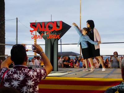 Salou celebra San Juan con la llama del Canigó, un símbolo de unidad y tradición