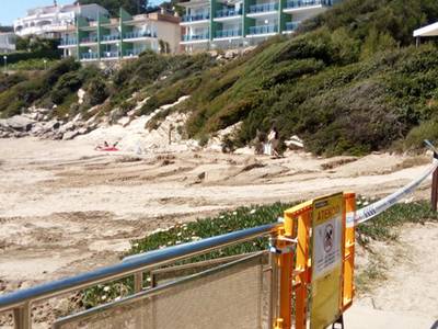 Salou cierra al baño la playa de Cala Crancs por la rotura del emisario submarino