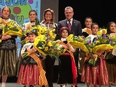 Salou da la bienvenida a la fiesta mayor presentando las nuevas pubilles i hereu