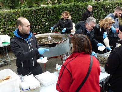 Salou despide la Fiesta Mayor con una fideuá popular en el espigón del Muelle
