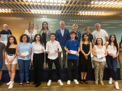 Salou entrega las becas universitarias 2021 a 10 estudiantes que han obtenido los mejores expedientes académicos