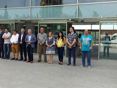 Salou hace un minuto de silencio para condenar los asesinatos de Bangladesh y Bagdad