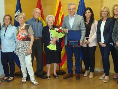Salou homenajea Teresa Giné, abuela centenaria del municipio