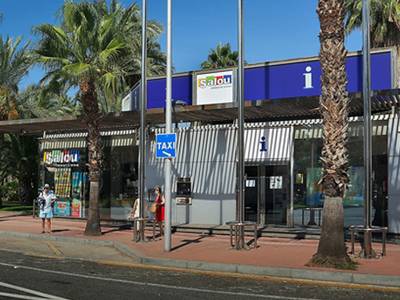 Salou inicia la ampliación horaria de atención turística con la apertura de la oficina de la plaza Europa