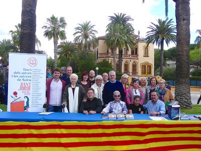 Salou llena las calles de cultura durante la semana de Sant Jordi, que ha vuelto a la normalidad