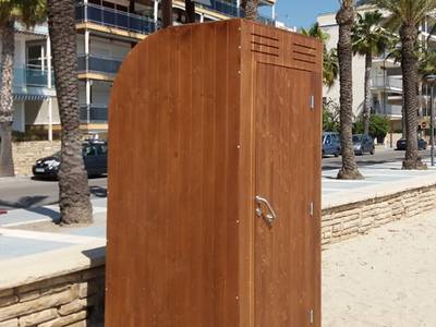 Salou mejora los aseos Poly-Klyn de las playas de Levante y Poniente