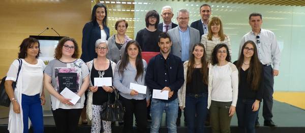 Salou premia els 10 alumnes més excel·lents del municipi amb el  lliurament de les 13enes beques universitàries