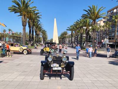 Salou, punto de encuentro entre el patrimonio modernista y la elegancia de los coches centenarios