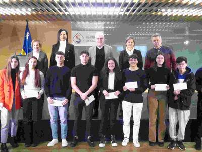 Salou reconoce el esfuerzo de 10 estudiantes del municipio, entregándoles las becas universitarias 2022