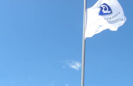 Salou revalida las dos únicas banderas 'Q de calidad' del litoral tarraconense en las playas de Levante y Poniente